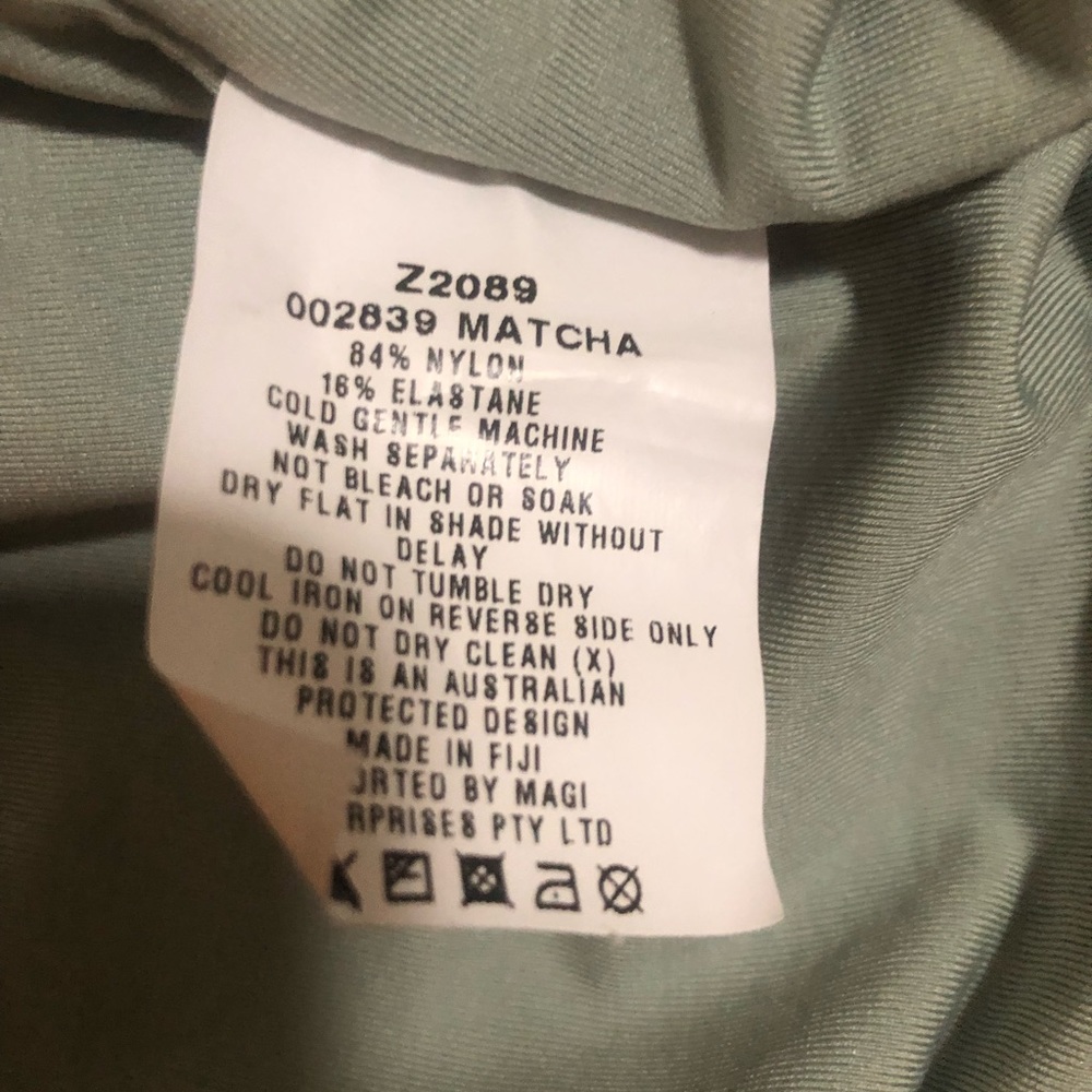 Kookai Matcha Cruise Crop Top Size 1 (Aus 6-8) Fitted Silhouette Made In Fiji - Picture 6 of 7